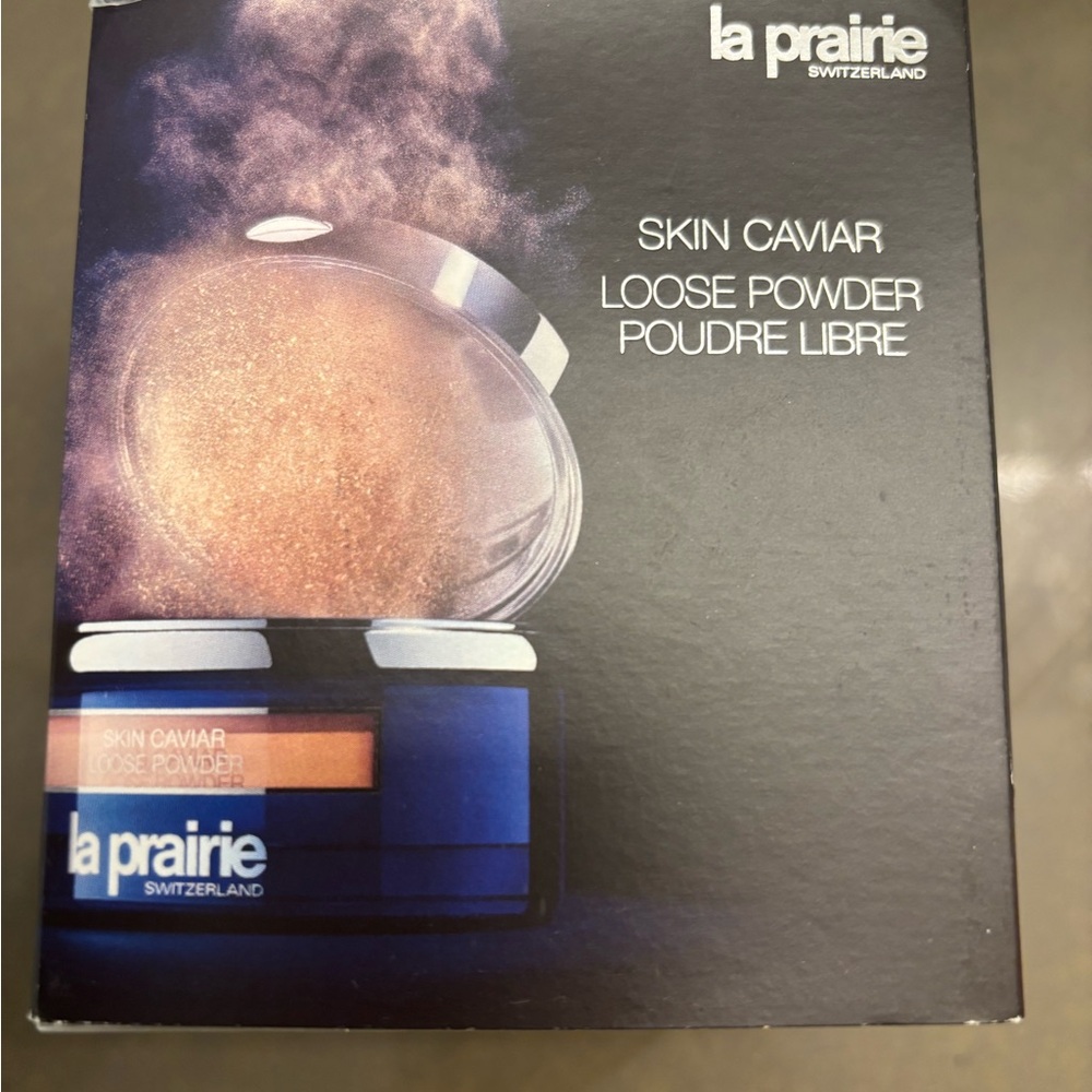 La Prairie Skin Caviar Loose Powder color is translucent 2